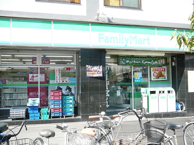 Convenience store. 20m to Family Mart (convenience store)