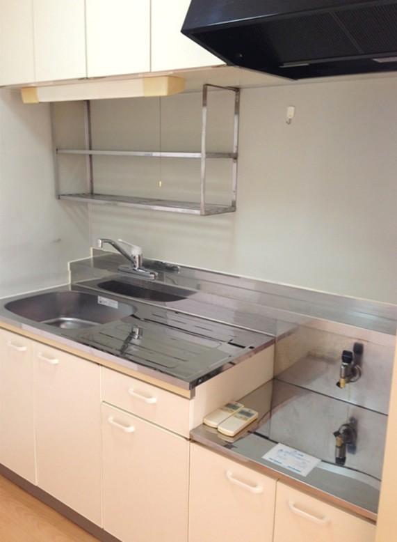 Kitchen. Kitchen set ・ Electric water heater new goods exchange Indoor (11 May 2013) Taking