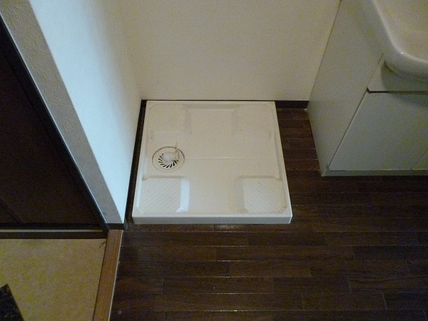 Washroom. Washing pan