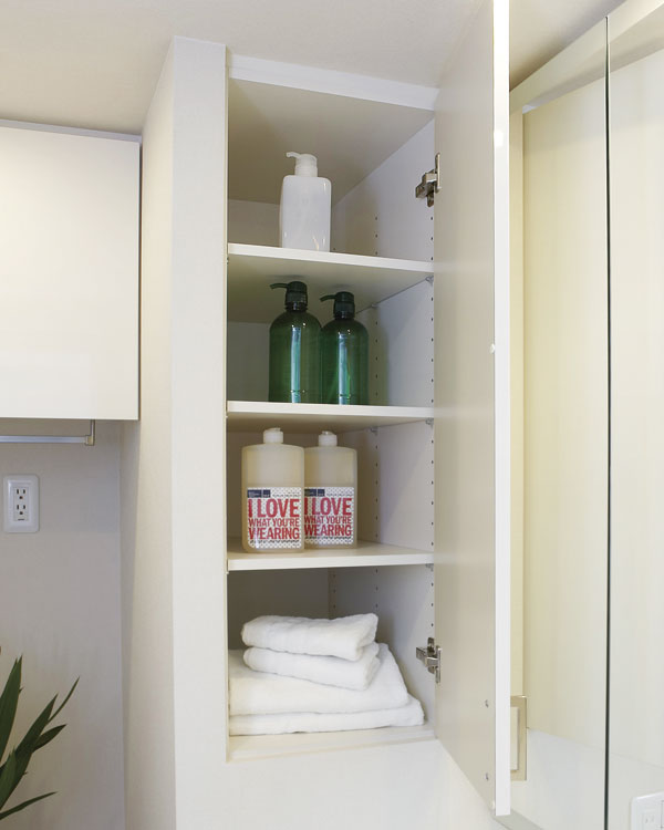 Bathing-wash room.  [Linen cabinet] Set up a convenient linen warehouse in stock, such as towels and detergents. Adjustment of the height of the shelves is also possible ※ Except F type. 150H type is the storage compartment (same specifications)