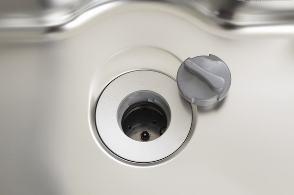 Disposer of garbage can be processed in the sink. Always clean is around the kitchen