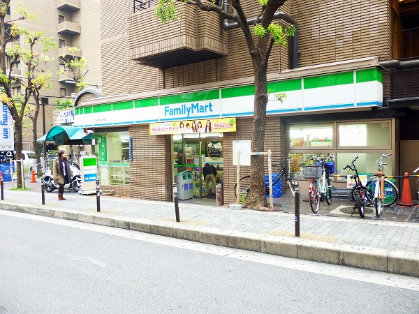 Convenience store. 20m to Family Mart (convenience store)