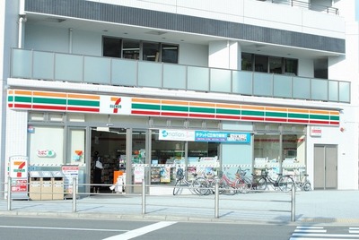 Convenience store. Seven-Eleven (convenience store) to 200m