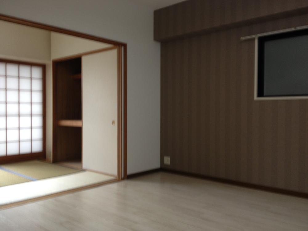 Living. Together with the Japanese-style room, About 19 Pledge!