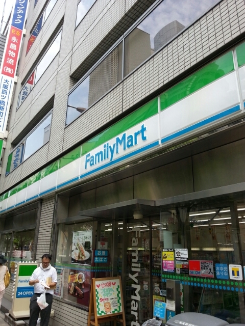 Convenience store. 50m to Family Mart (convenience store)