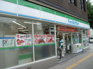 Convenience store. FamilyMart Honmachibashi store up (convenience store) 178m