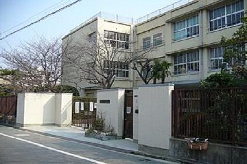 Primary school. 583m to Osaka Minami Elementary School