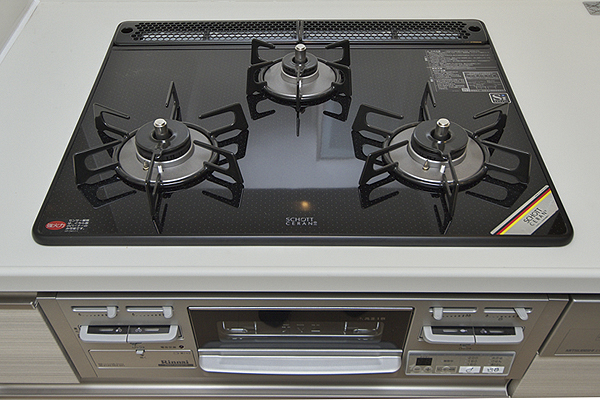 Kitchen.  [Glass top stove] Care easy glass top stove, Safety features with Si sensors in all mouth. Anhydrous is with a two-sided grill (same specifications)