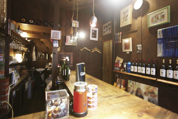 Surrounding environment. Calm space attractive. Wine bar "gold 甌屋" of the counter only (7 min walk ・ About 550m)