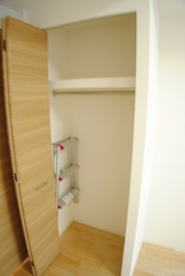 Living and room. closet