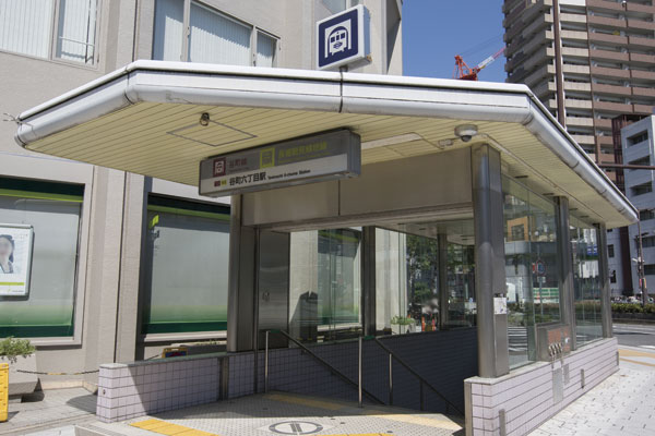 Surrounding environment. Subway Tanimachi Line ・ Nagahori Tsurumi-ryokuchi Line "Tanimachi 6-chome" station Exit 5
