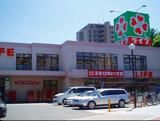 Supermarket. Until Life Noda shop 424m