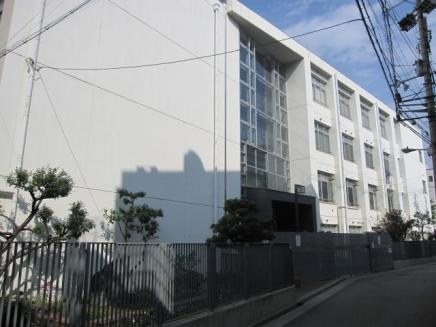 Junior high school. Peripheral 800m to Osaka City under Fukushima junior high school
