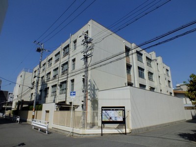 Primary school. Sagisu up to elementary school (elementary school) 131m