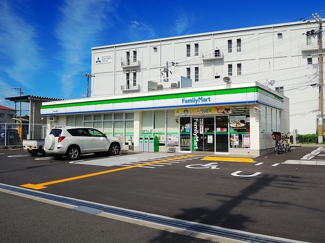 Convenience store. 142m to Family Mart (convenience store)