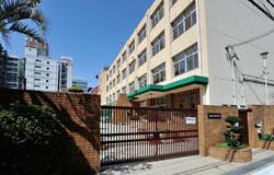 Primary school. Peripheral 500m to Osaka City on the Fukushima Elementary School