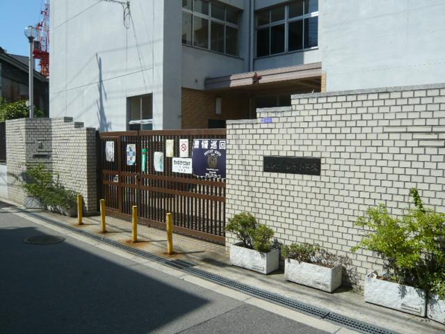 Primary school. 240m until Fukushima elementary school