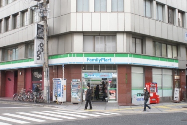 Convenience store. 323m to Family Mart (convenience store)