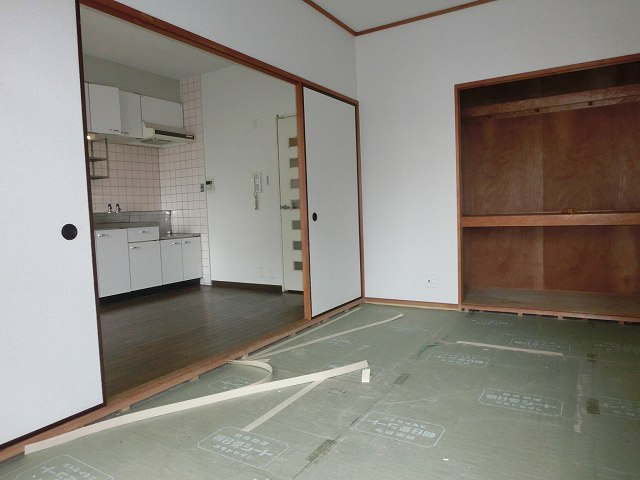 Living and room. Japanese-style room is a thing of renovations m (__) m