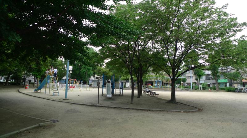 park. 751m to Shimo-Fukushima Park (park)