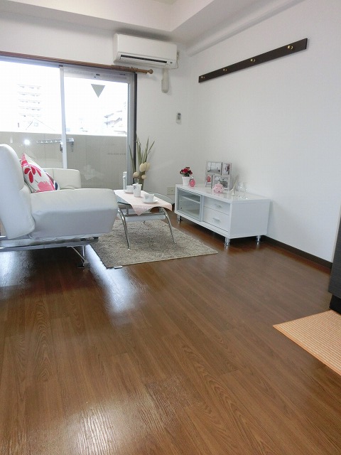 Living and room.  ※ Model is room. Not furnished. 