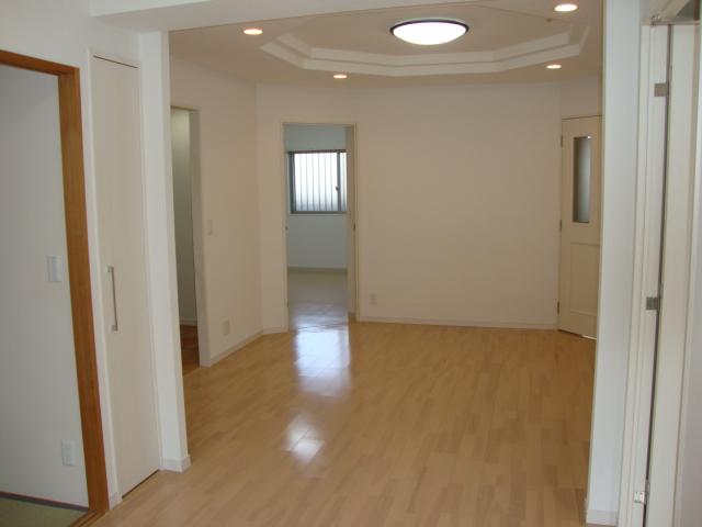 Living.  ・ ceiling, We wall cross re-covering  ・ You have the floor flooring re-covering