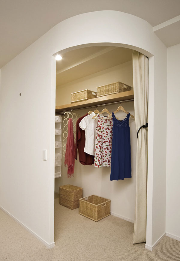 Receipt.  [Walk-in closet] clothing ・ Also offers a walk-in closet that can be collectively stored small items such as hats and bags are provided plan (A type model room)