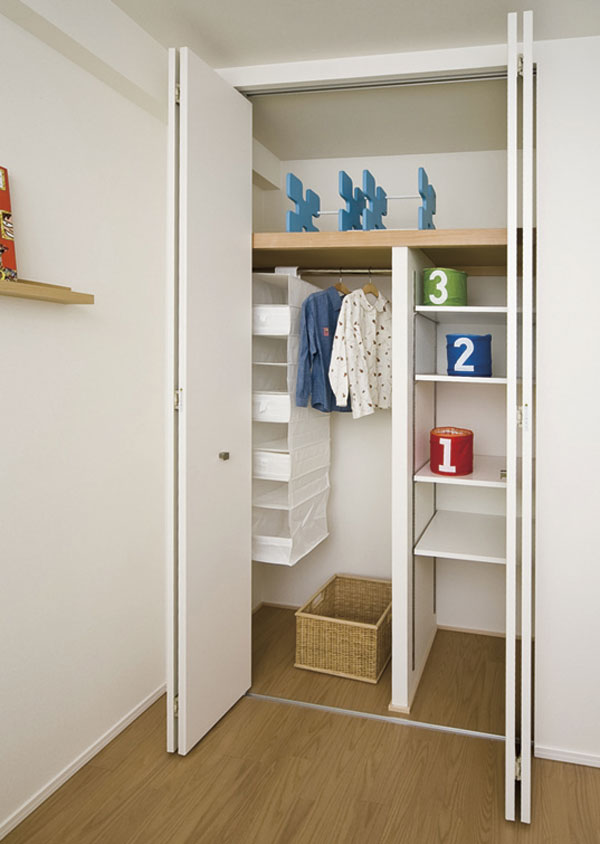 Receipt.  [closet] Each Western-style room is, Closet of a large capacity is provided. You can use functionally a fixed shelf and hanger pipe (same specifications)
