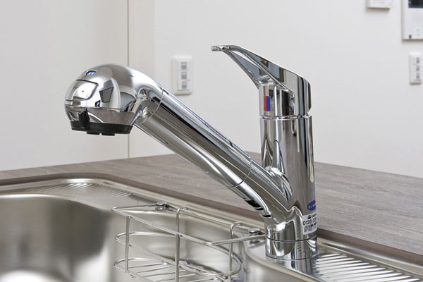 Kitchen.  [Single-lever shower mixing faucet with a water purifier] Water purifier has been built-in sink can be used effectively to tip. Pull the head can be used to clean the sink (same specifications)