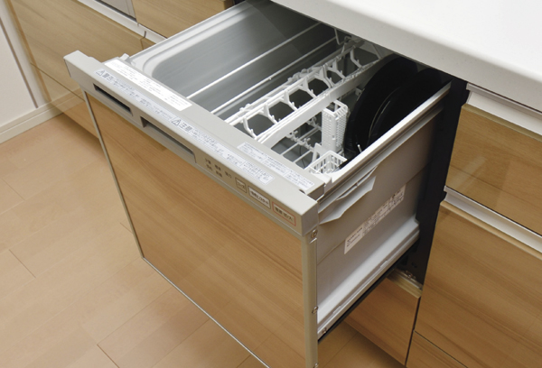 Kitchen.  [Dishwasher] Easy-to-use pull-out. Saving you the trouble of cleaning up of the meal (same specifications)