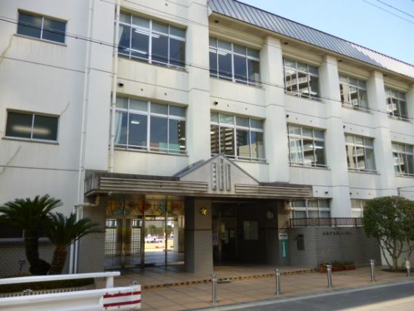Primary school. Tamagawa until elementary school 670m