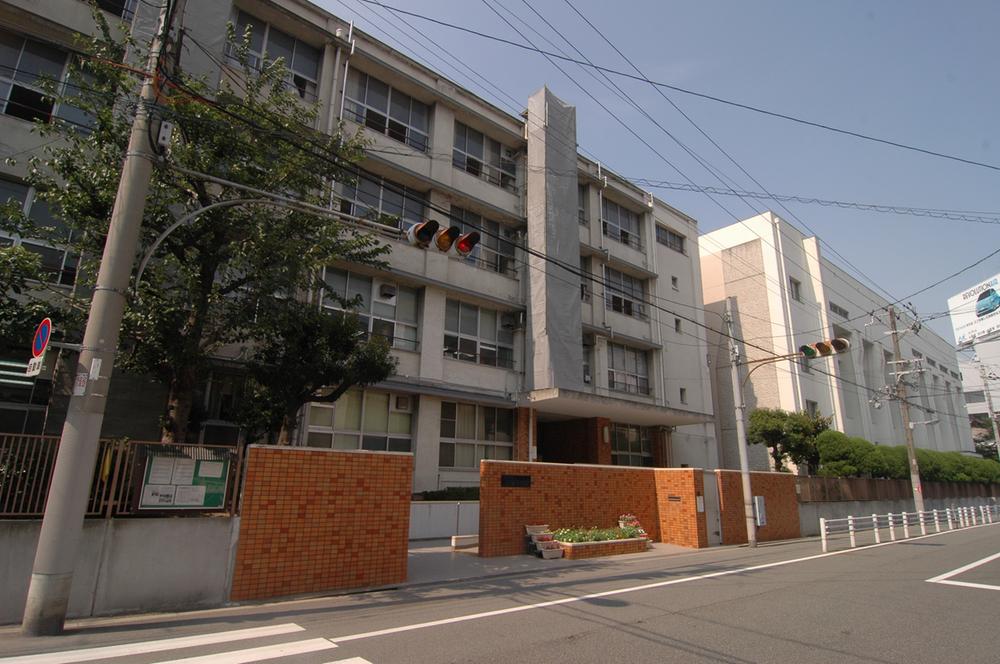 Junior high school. 571m to Osaka Municipal Yasaka Junior High School