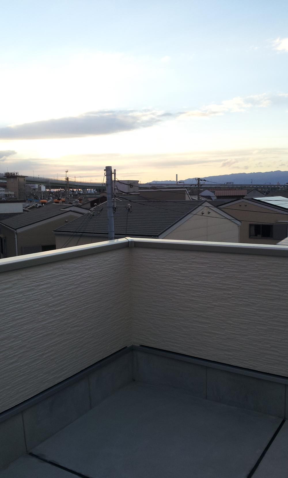 Balcony. Local view, In front Yodogawa