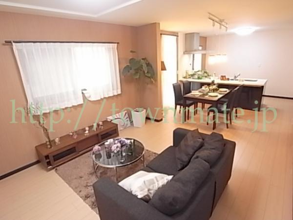 Same specifications photos (living). Bright and good comfortable living of sun per