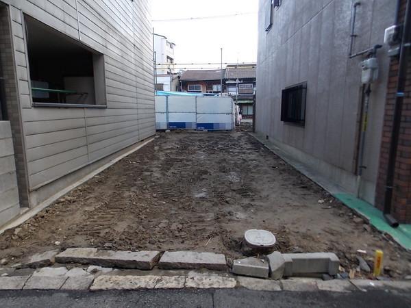 Local appearance photo. Convenient station a 2-minute walk of the good location in a busy morning!