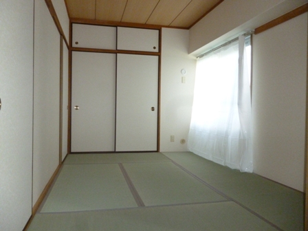 Living and room. Japanese-style room, With closet