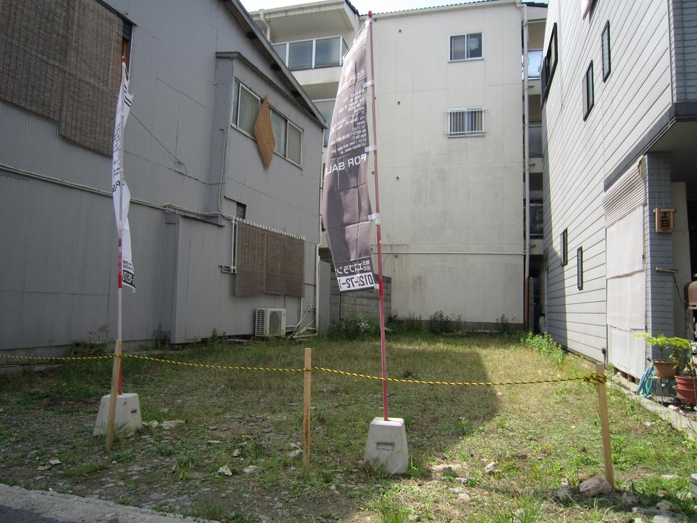 Other local. Between a population of about 6.3m and a parking a breeze.