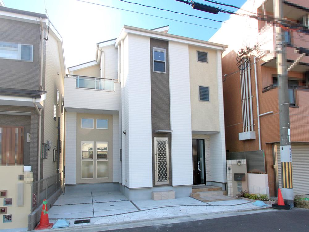 Local photos, including front road. ◆ Appearance image