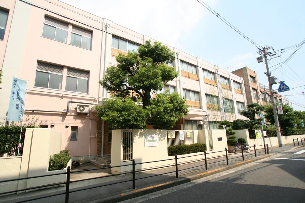Other. Hoei elementary school. Elementary school until, Walk is a 2-minute.  Since it becomes a little school route of traffic without crossing the main street, Parents who children of elementary school students come also can be delivered with confidence.