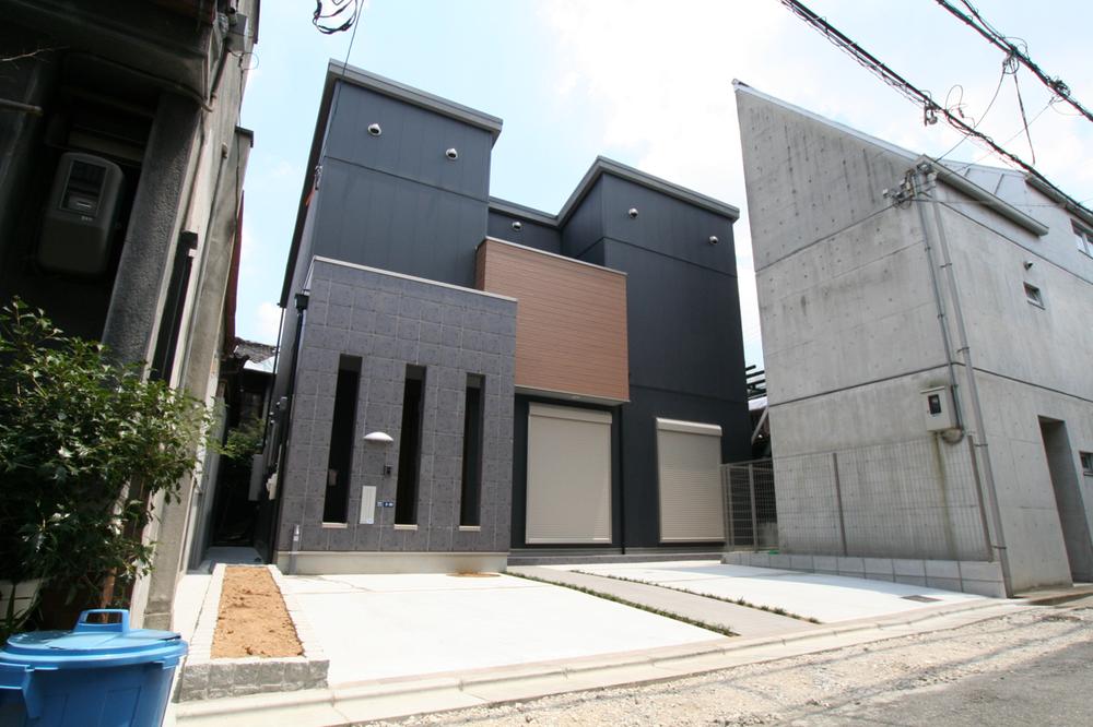 Same specifications photos (appearance). It will be our enforcement example.  Floor plan is all becoming free design.