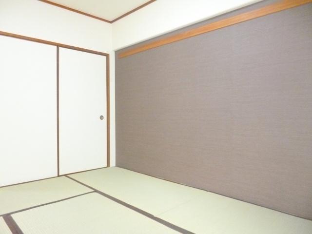 Non-living room. 6 is a Pledge of Japanese-style room