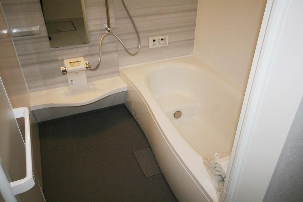 Bathroom. Indoor (11 May 2013) Shooting