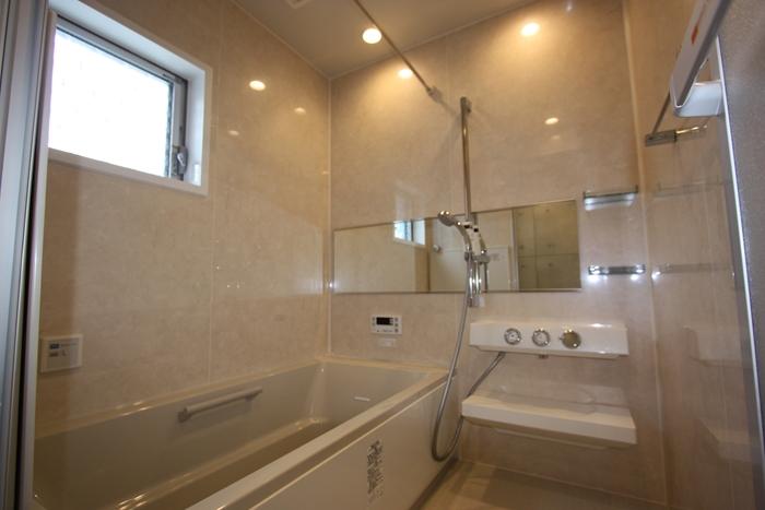 Same specifications photo (bathroom). Same specifications Bathroom is also spacious ^^