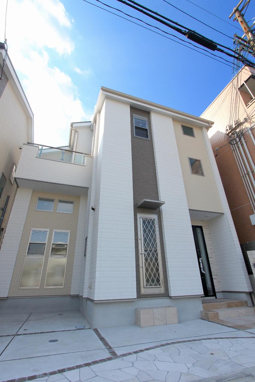 Local photos, including front road.  ◆ Exterior design is impressive witty shine in appearance image blue sky