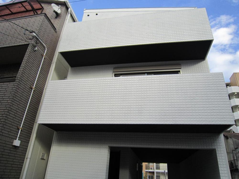 Local appearance photo. Model house was completed. Popular in the sale.