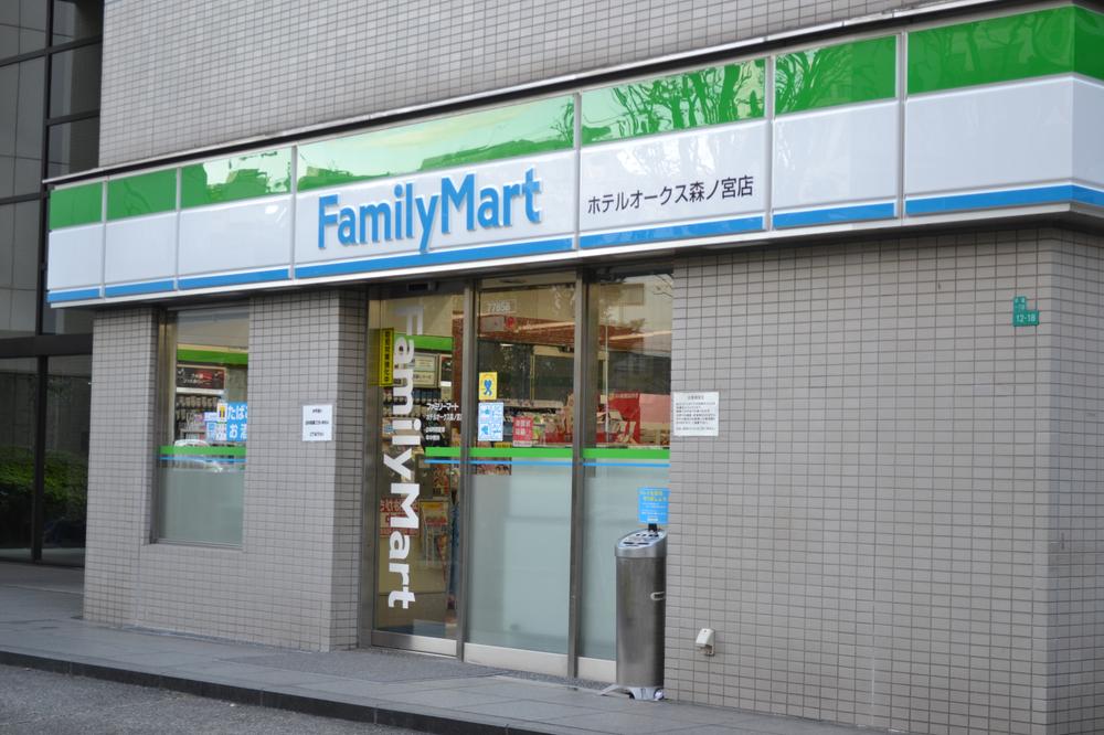 Convenience store. 78m to FamilyMart Hotel Oaks Morinomiya shop