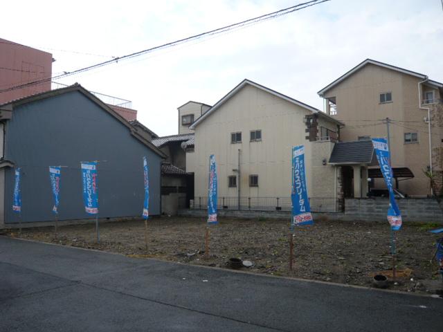 Local photos, including front road. Local Photos