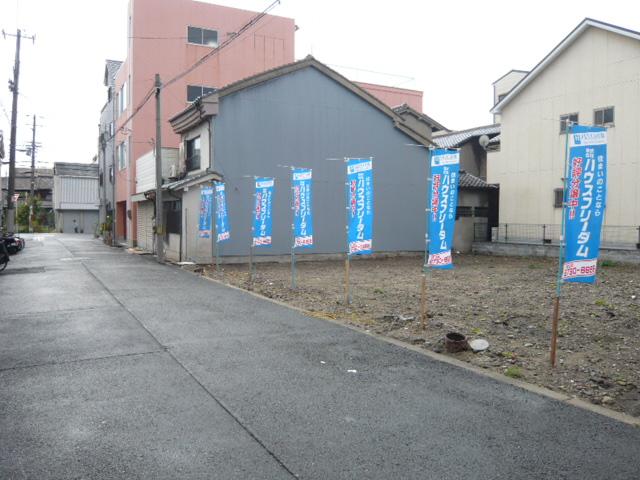 Local photos, including front road. Local Photos