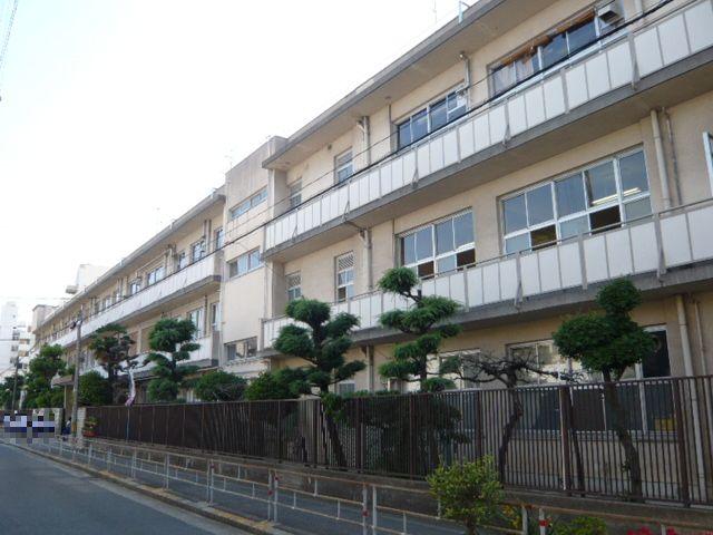 Junior high school. 445m to Osaka Municipal Aioi junior high school