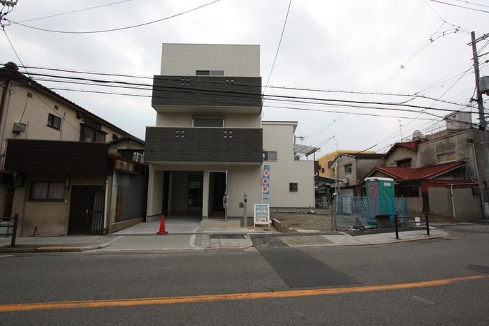 Local photos, including front road. Before road spacious 9m!